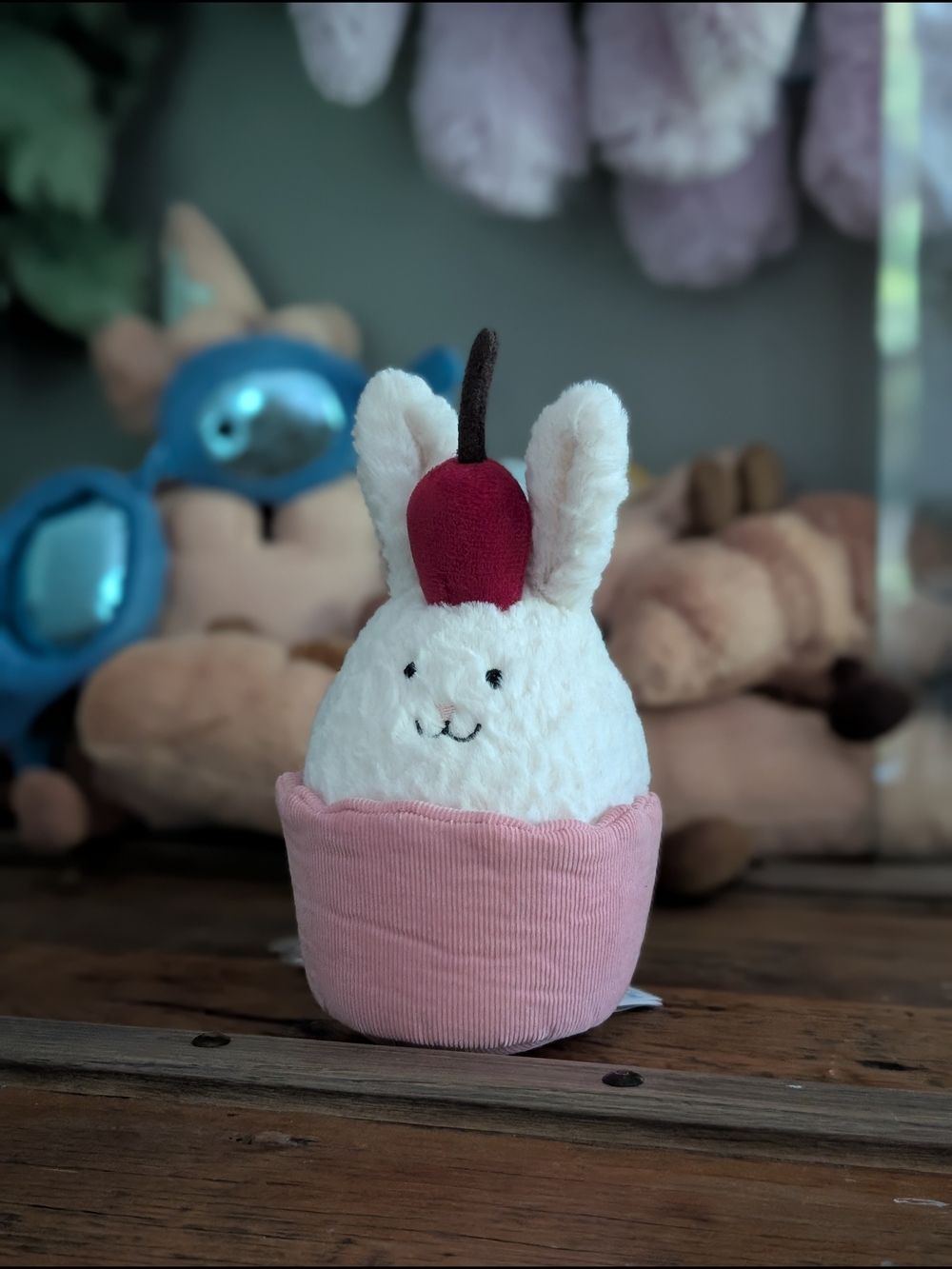Jellycat dainty dessert bunny cupcake